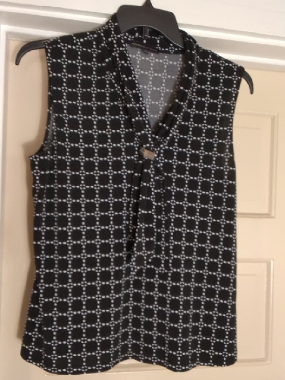 Adrienne Vittadini Black Sleeveless Blouse with White Geometric Dot Grid